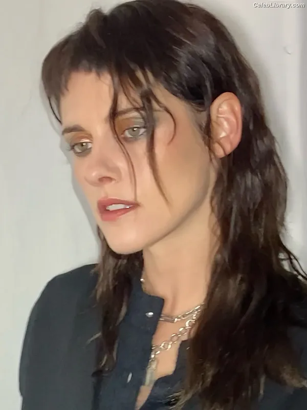 Kristen Stewart photo 22 of 1358