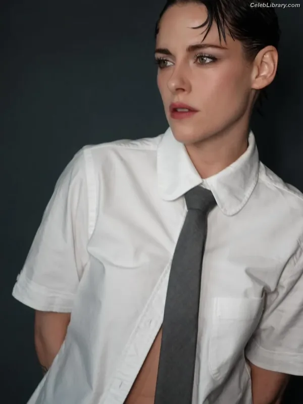 Kristen Stewart photo 1 of 1358