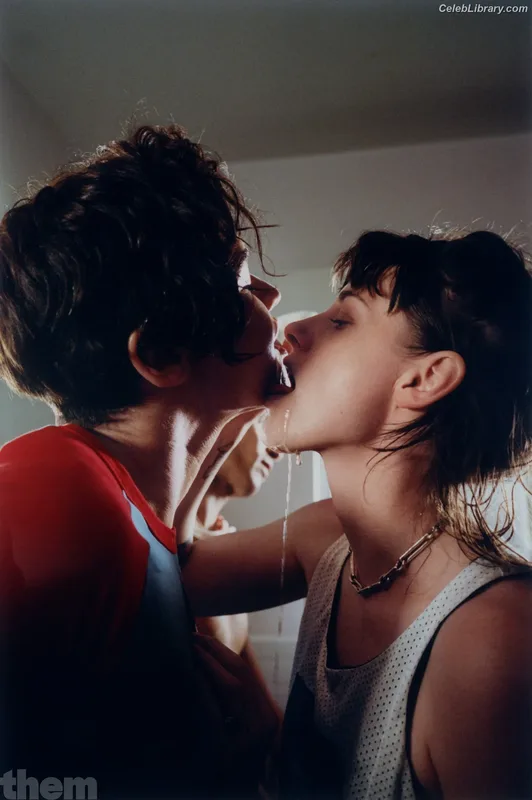Kristen Stewart photo 12 of 1358