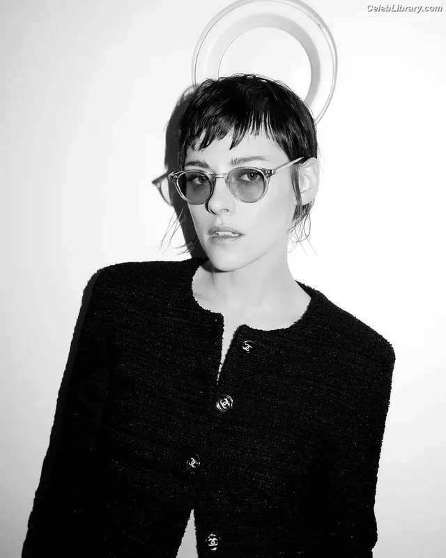 Kristen Stewart photo 24 of 1358