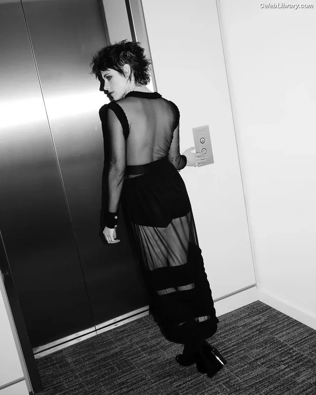 Kristen Stewart photo 1 of 1358