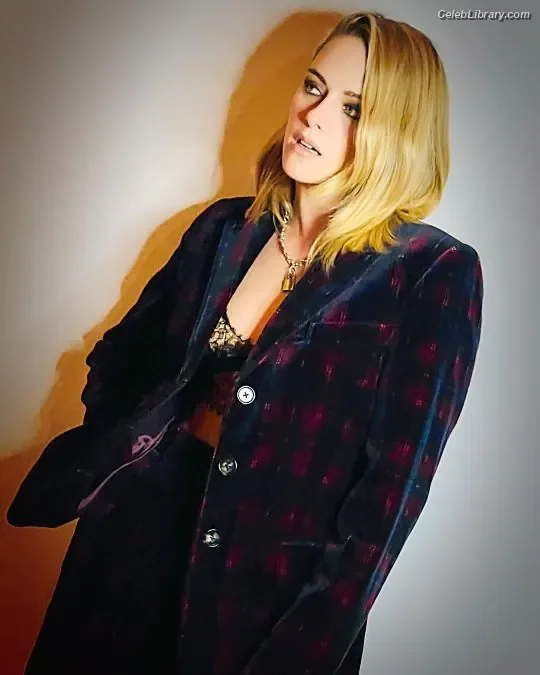 Kristen Stewart photo 2 of 1358