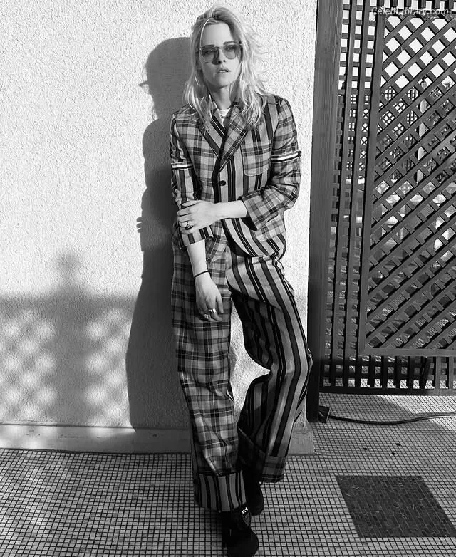 Kristen Stewart photo 4 of 1358