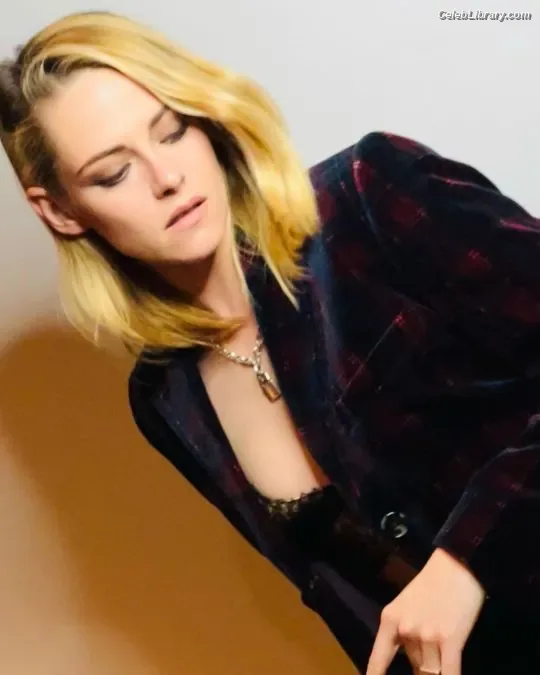 Kristen Stewart photo 5 of 1358