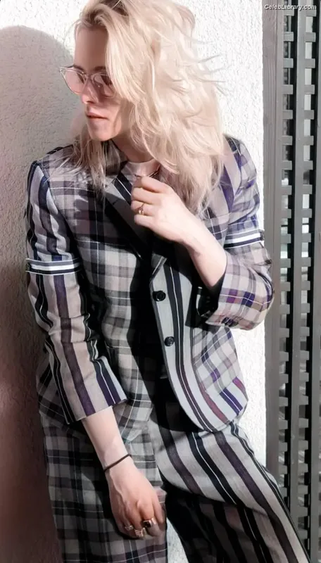 Kristen Stewart photo 8 of 1358
