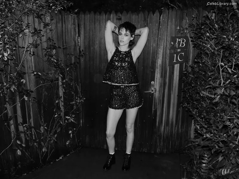 Kristen Stewart photo 9 of 1358