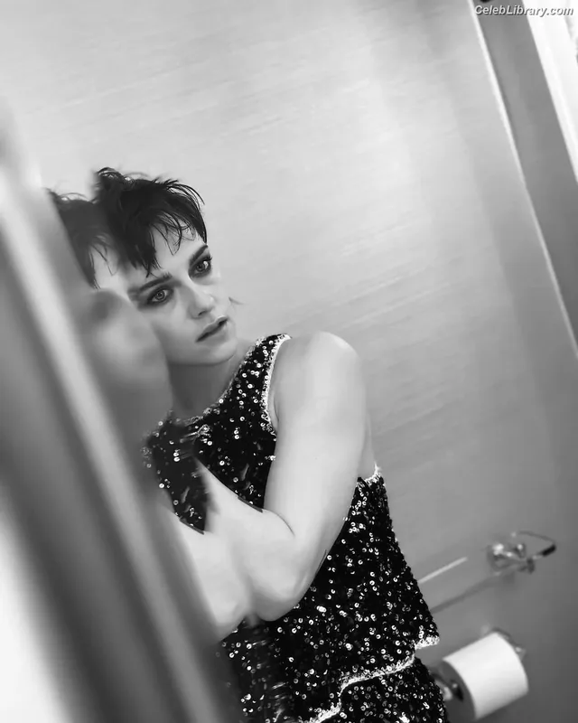 Kristen Stewart photo 15 of 1358