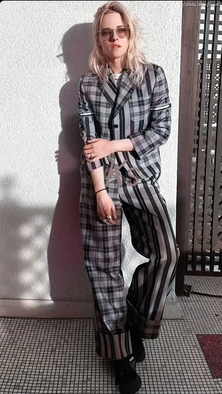 Kristen Stewart photo 16 of 1358