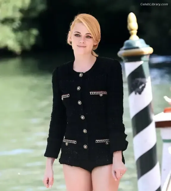 Kristen Stewart photo 21 of 1358