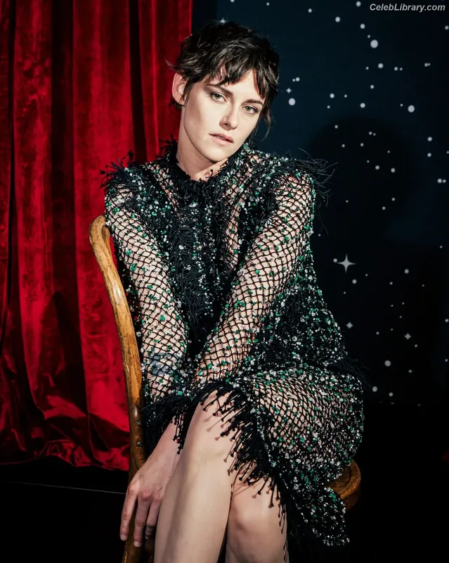 Kristen Stewart photo 2 of 1358