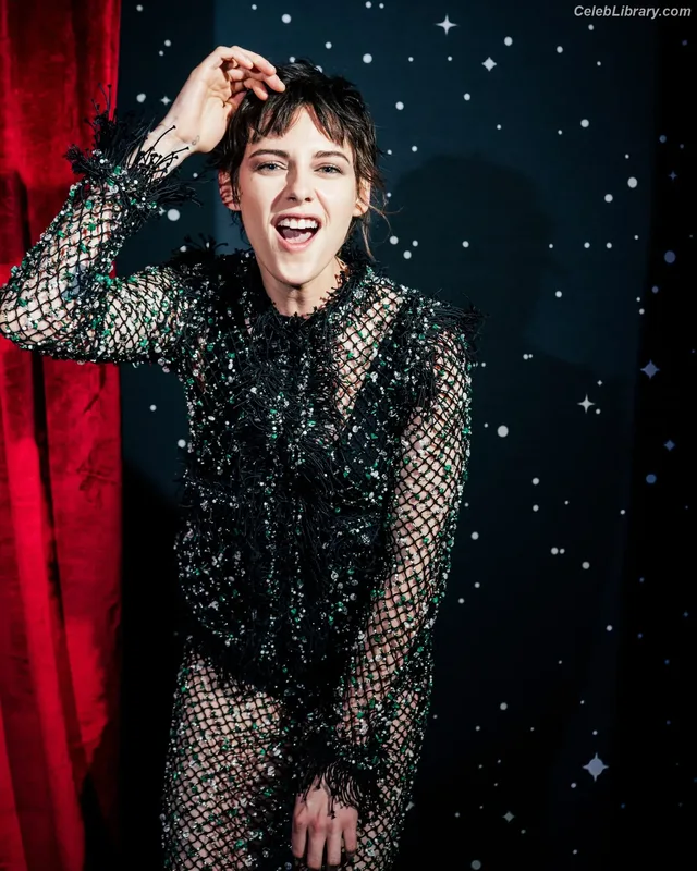 Kristen Stewart photo 3 of 1358