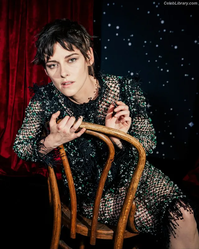 Kristen Stewart photo 4 of 1358