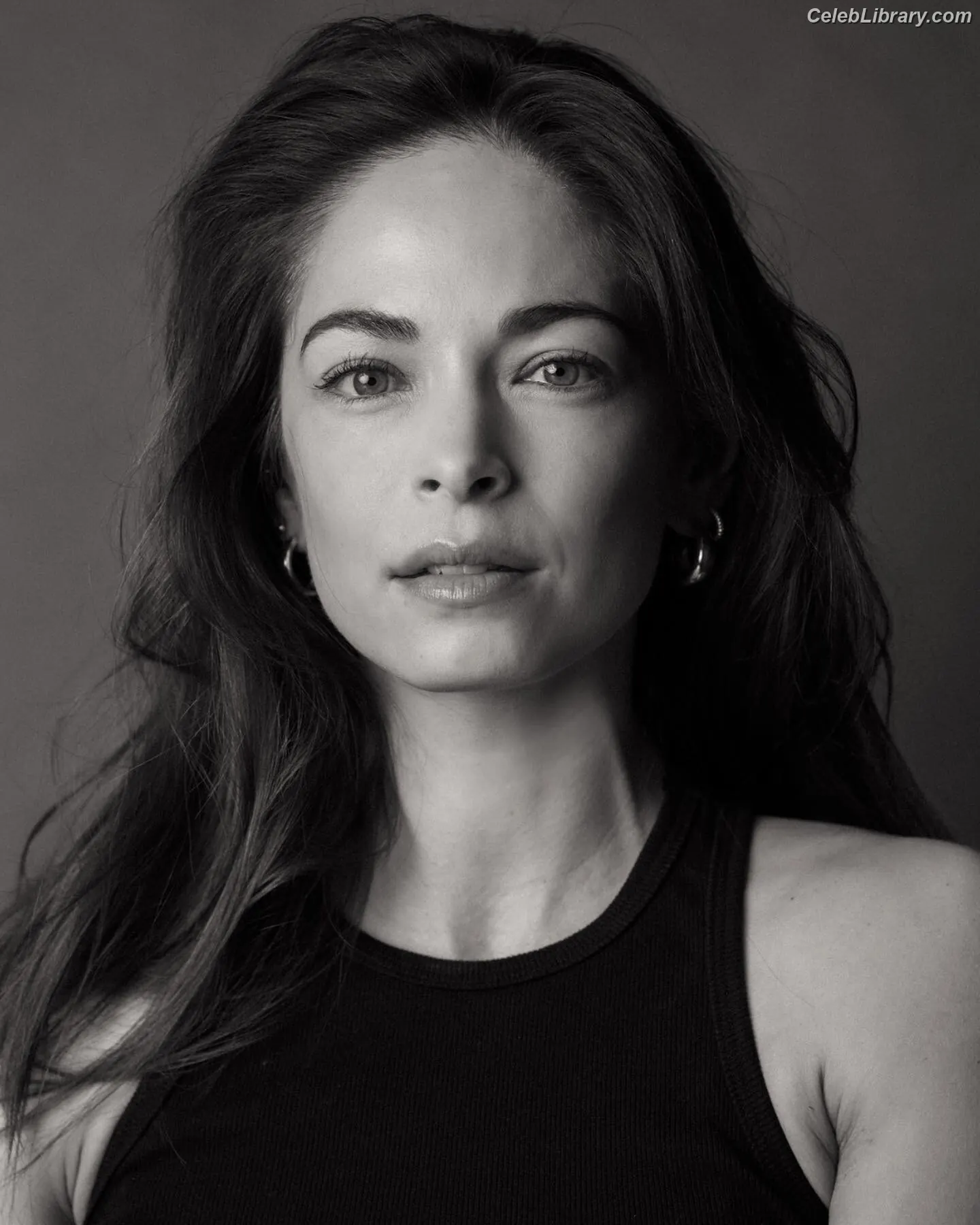 Kristin Kreuk photo 5 of 59