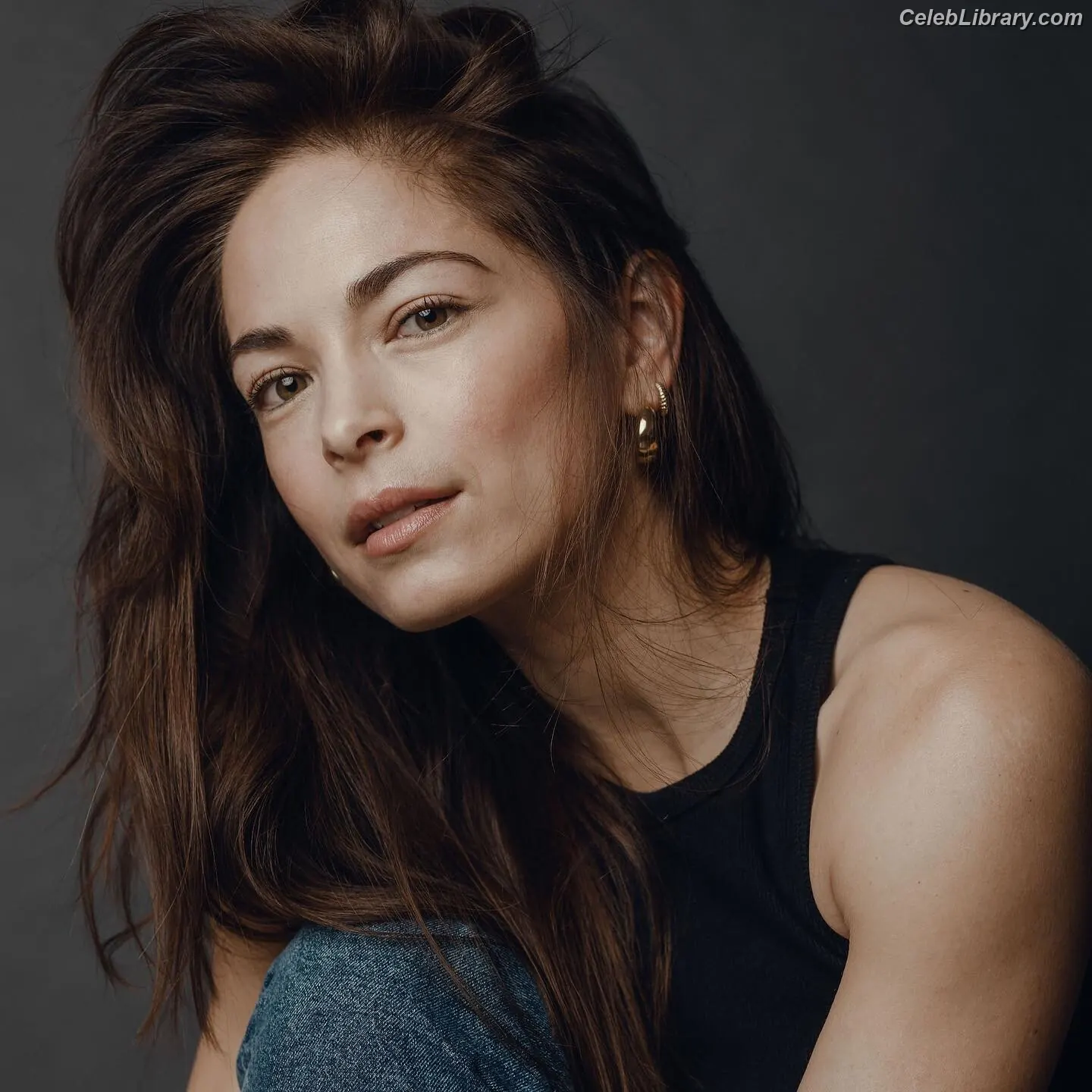 Kristin Kreuk photo 7 of 59