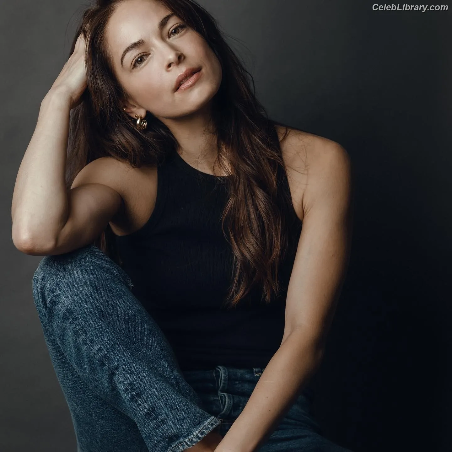 Kristin Kreuk photo 9 of 59