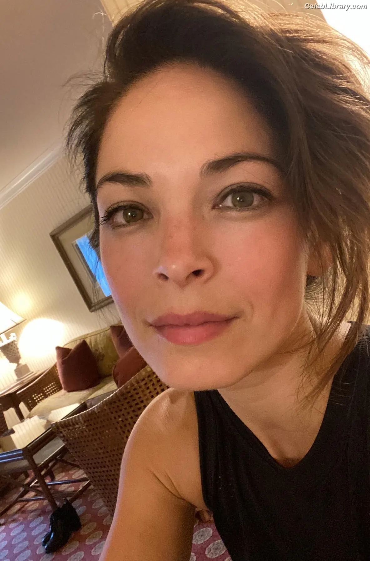Kristin Kreuk photo 14 of 59