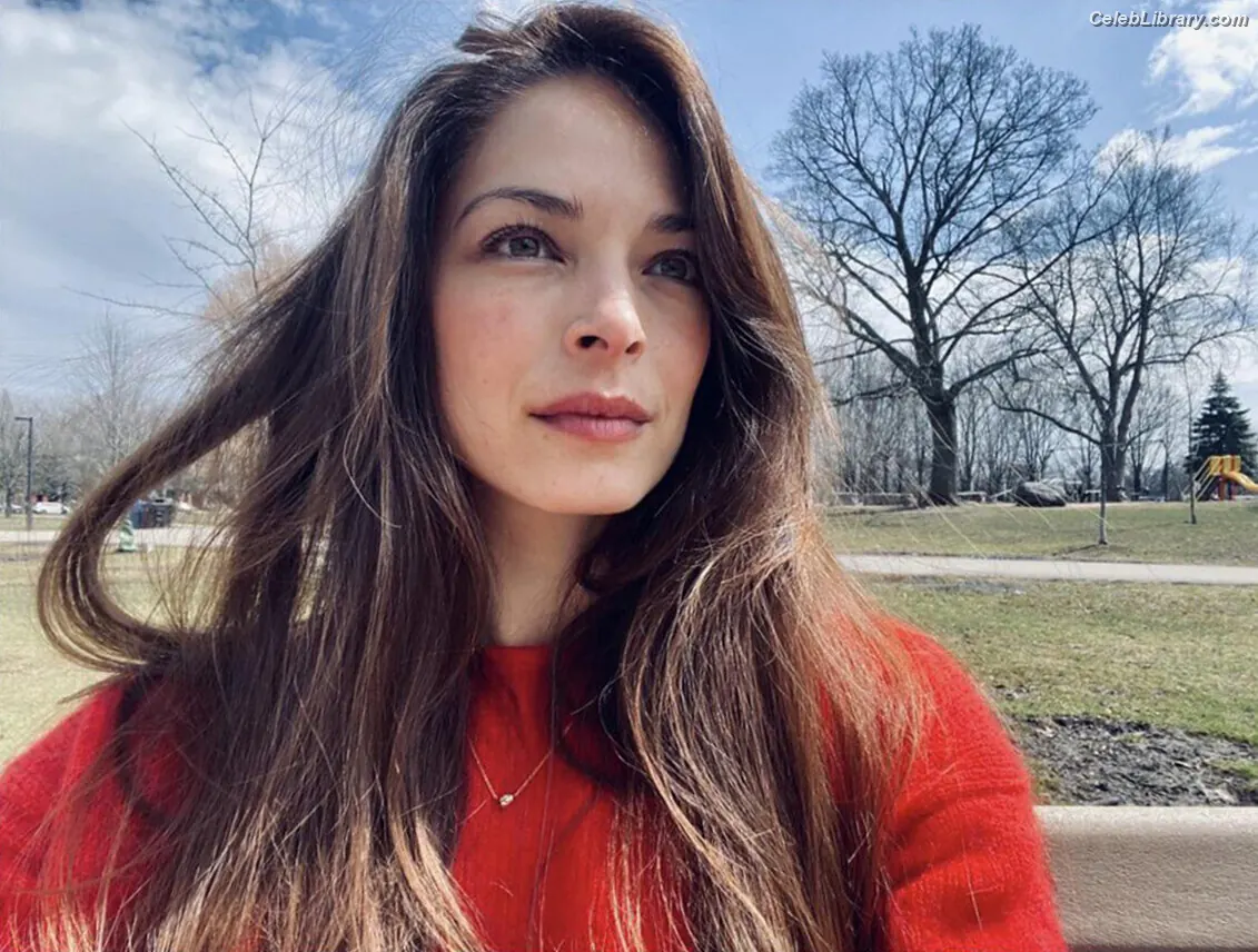 Kristin Kreuk photo 23 of 59