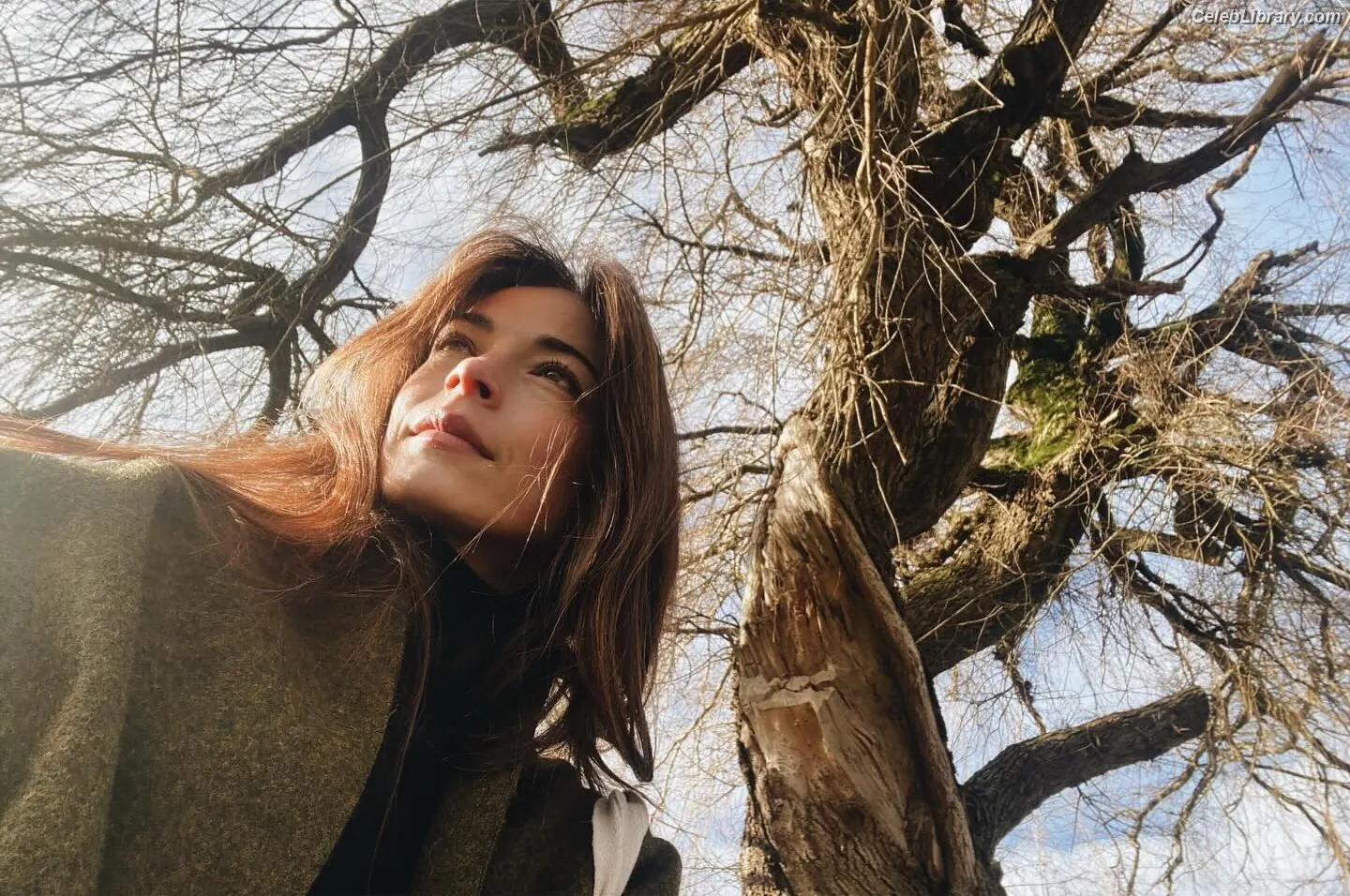 Kristin Kreuk photo 1 of 59
