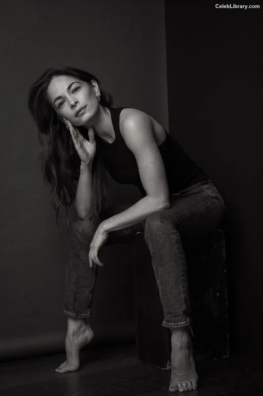 Kristin Kreuk photo 4 of 60