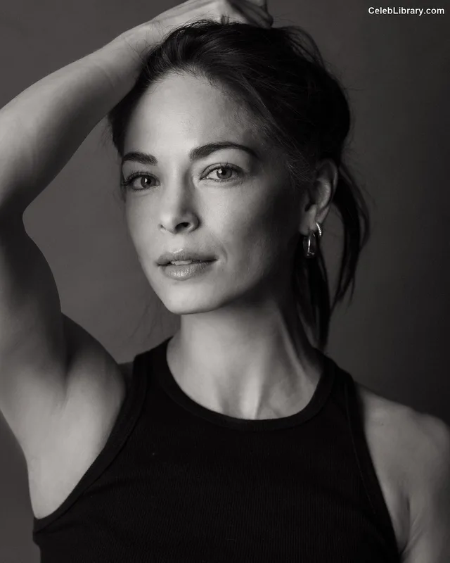 Kristin Kreuk photo 6 of 60