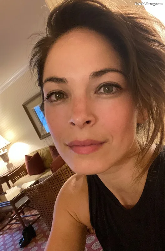 Kristin Kreuk photo 14 of 60