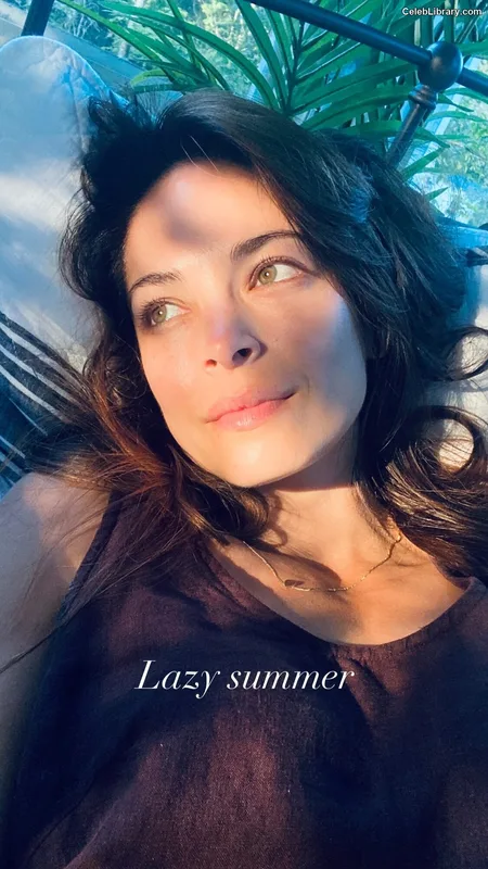 Kristin Kreuk photo 18 of 60