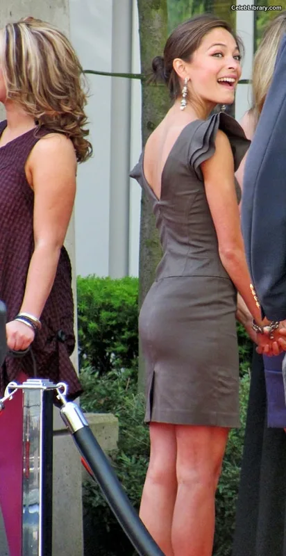 Kristin Kreuk photo 10 of 60