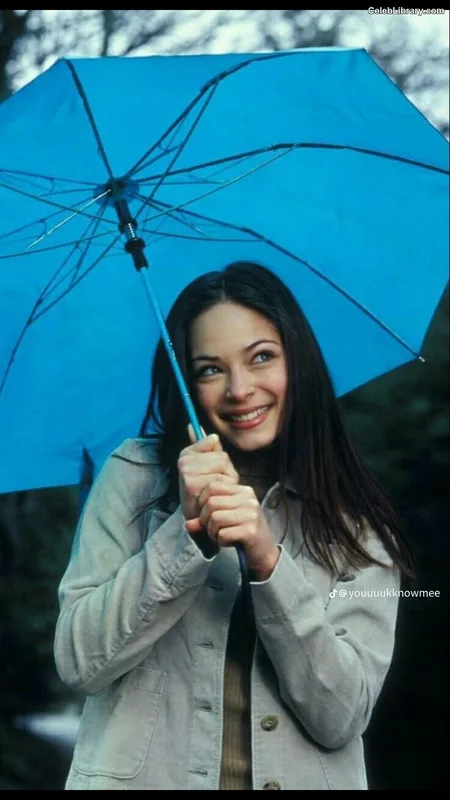 Kristin Kreuk photo 7 of 60