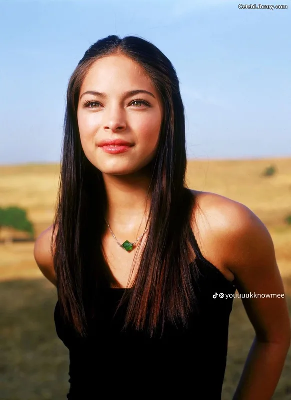 Kristin Kreuk photo 11 of 60