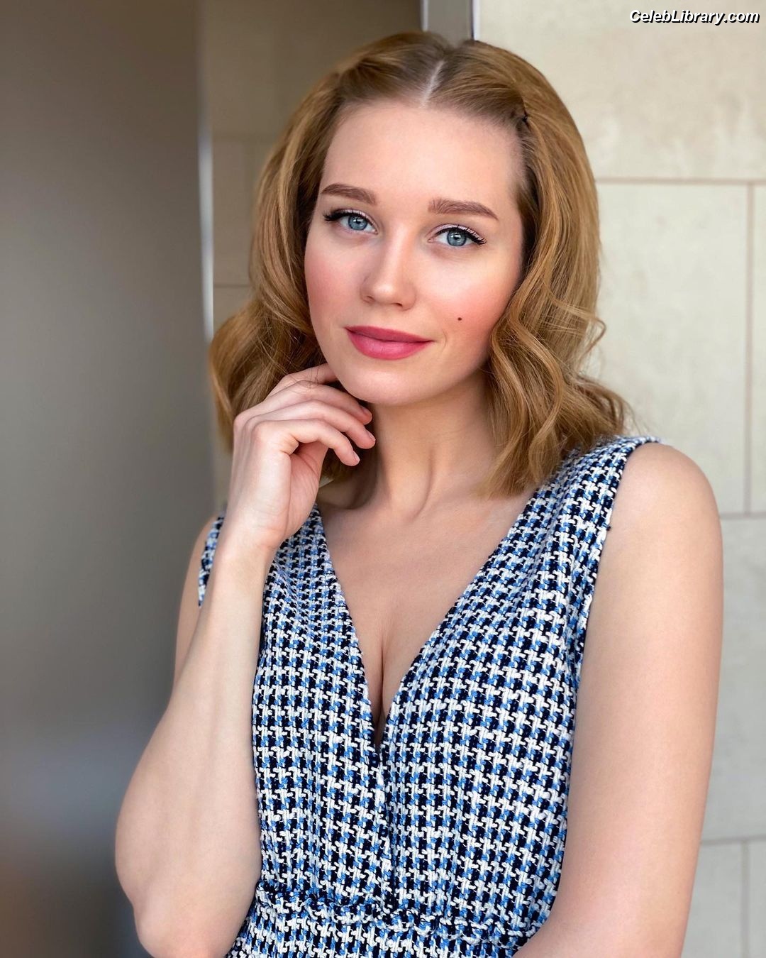 Kristina Asmus photo 11 of 45