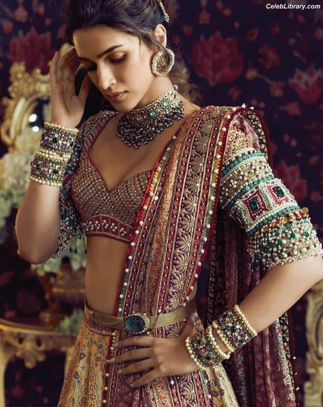 Kriti Sanon photo 10 of 275