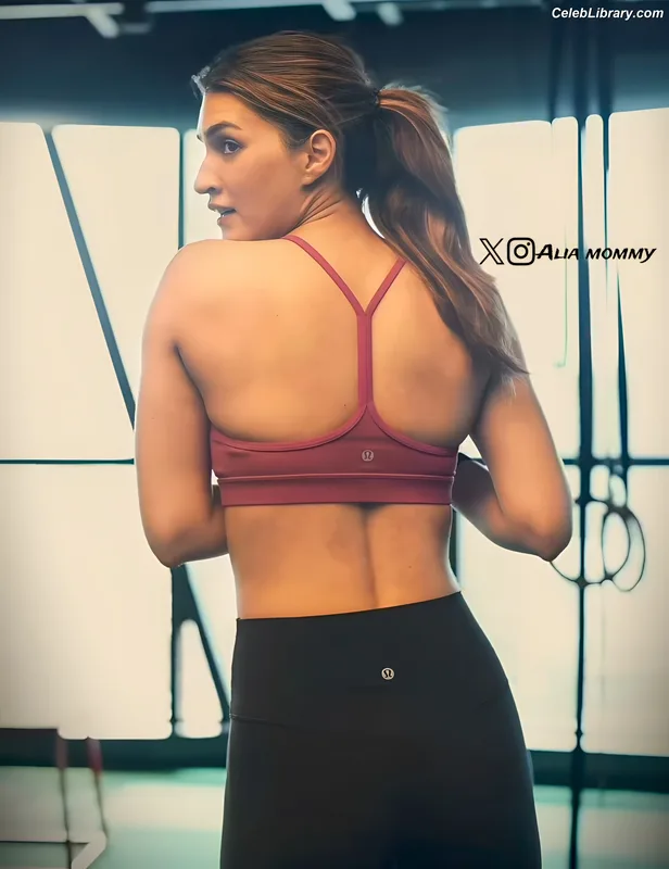 Kriti Sanon photo 6 of 275