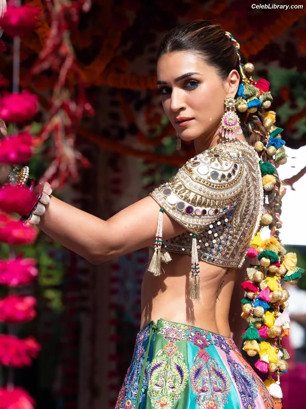 Kriti Sanon photo 19 of 275