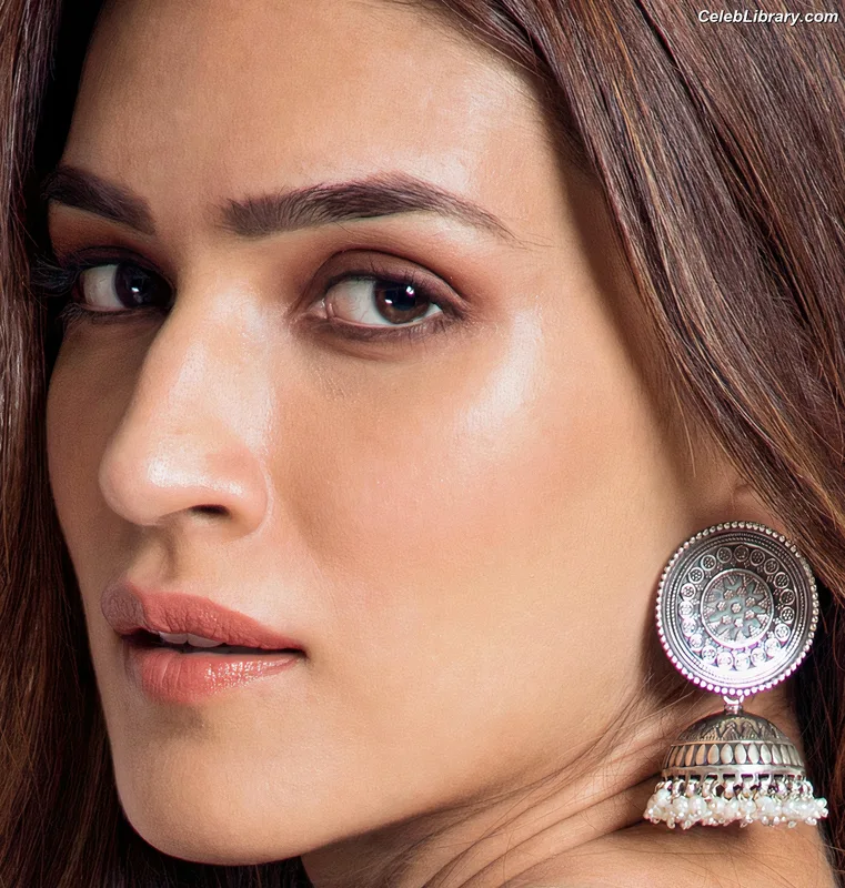 Kriti Sanon photo 21 of 275
