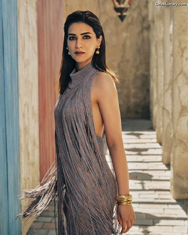 Kriti Sanon photo 8 of 275