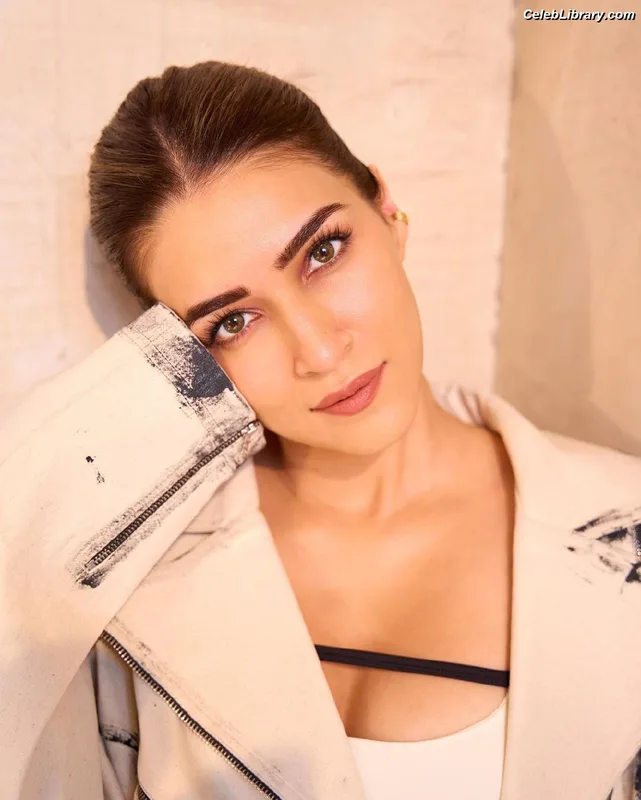 Kriti Sanon photo 15 of 275