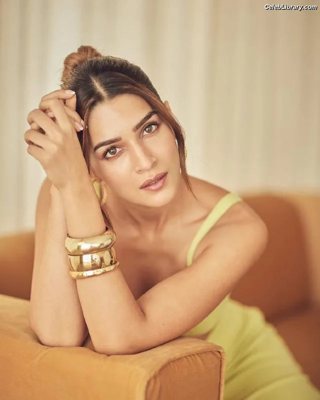 Kriti Sanon photo 1 of 275