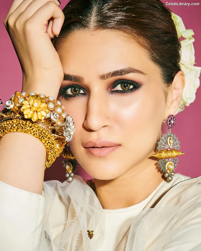 Kriti Sanon photo 3 of 275