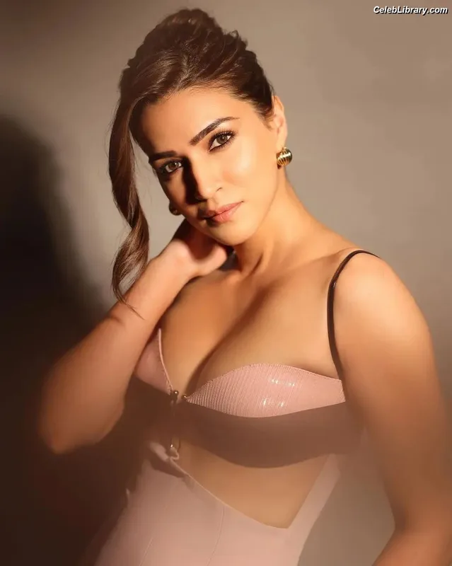 Kriti Sanon photo 17 of 275