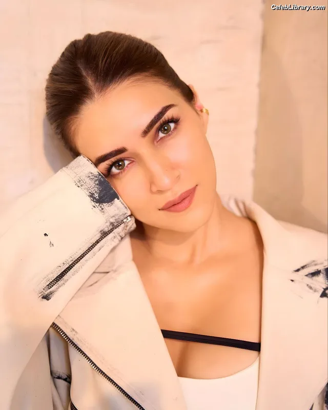 Kriti Sanon photo 9 of 275