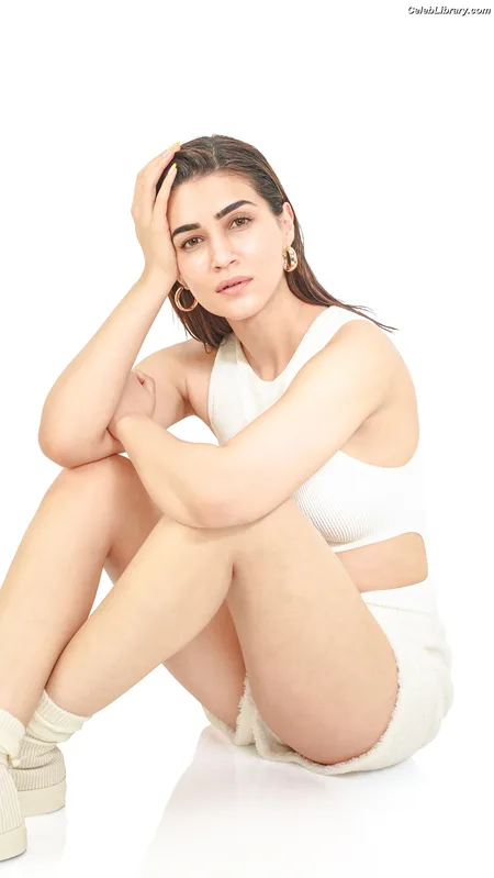 Kriti Sanon photo 16 of 275