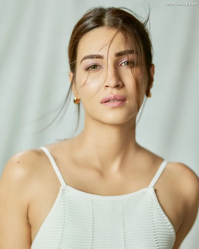 Kriti Sanon photo 20 of 275