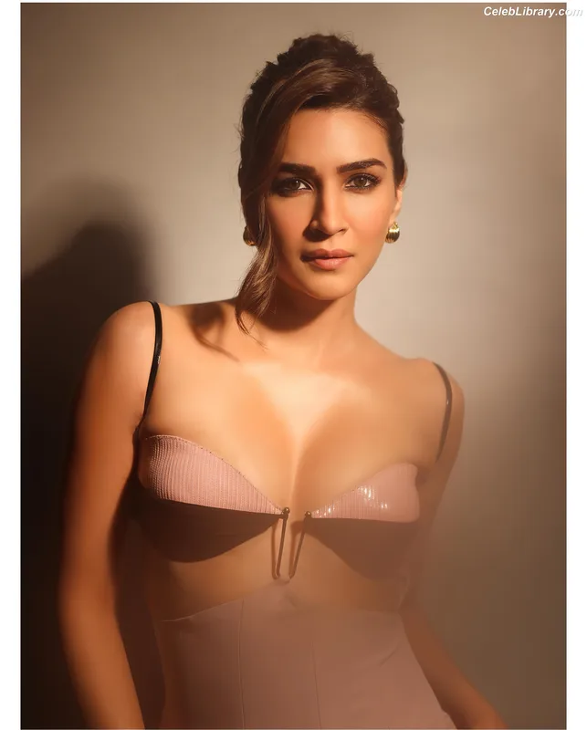 Kriti Sanon photo 7 of 275