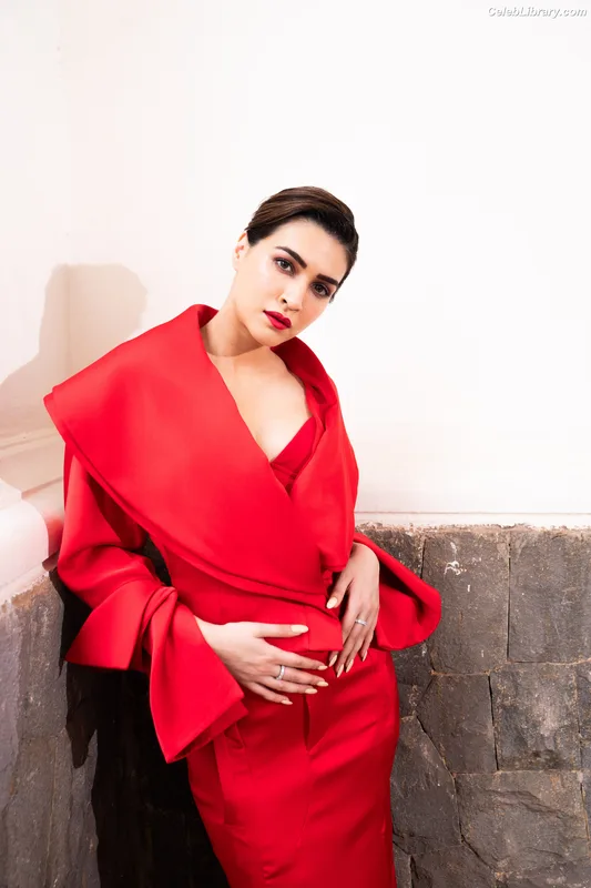 Kriti Sanon photo 4 of 275