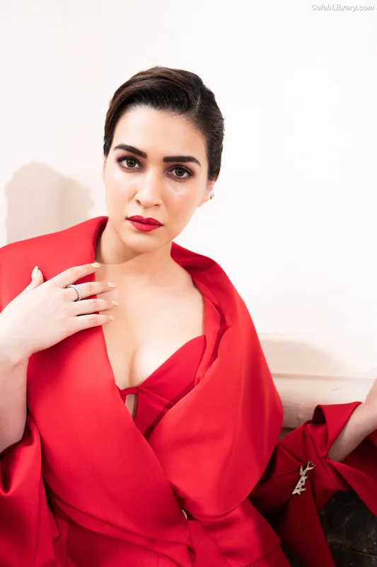 Kriti Sanon photo 6 of 275