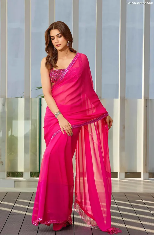Kriti Sanon photo 8 of 275