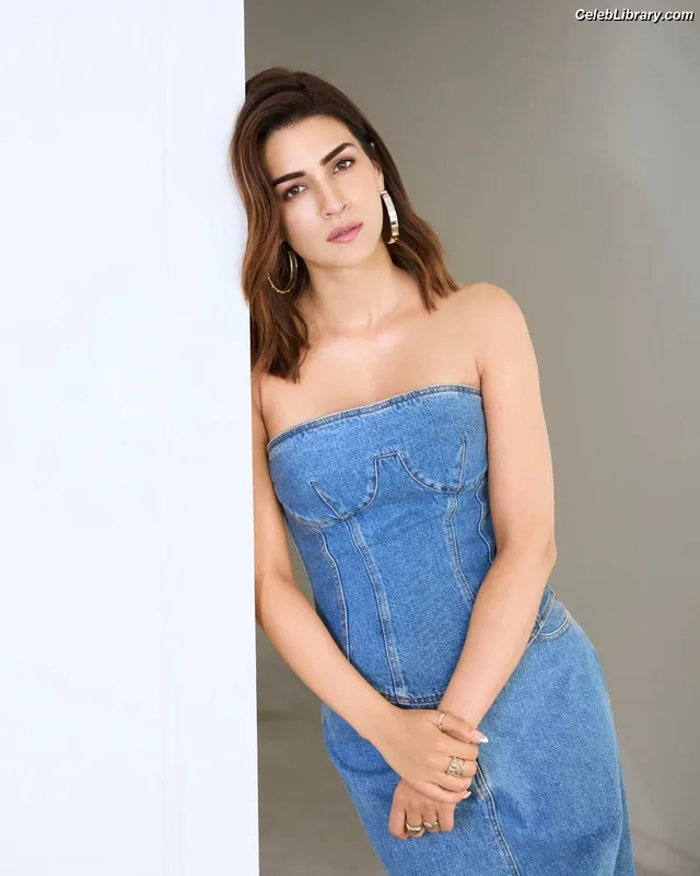 Kriti Sanon photo 1 of 275