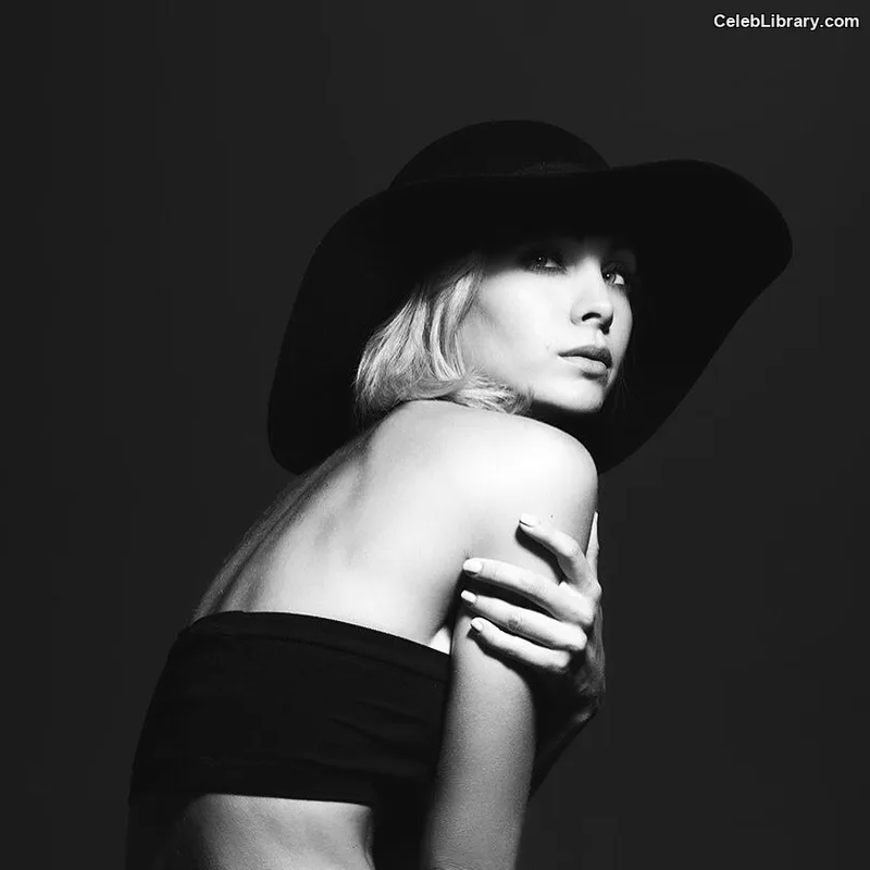 Ksenia Solo photo 10 of 100