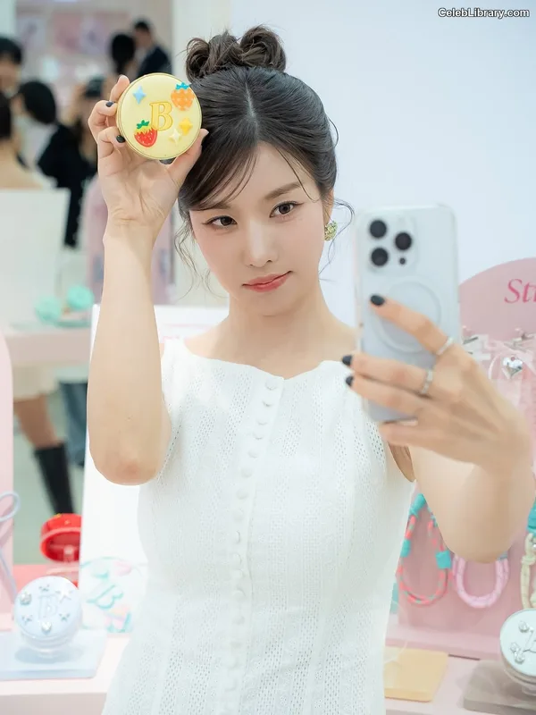 Kwon Eun-bi photo 18 of 329