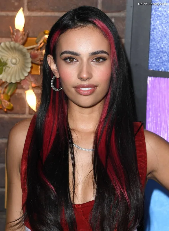 Kylie Cantrall photo 21 of 277